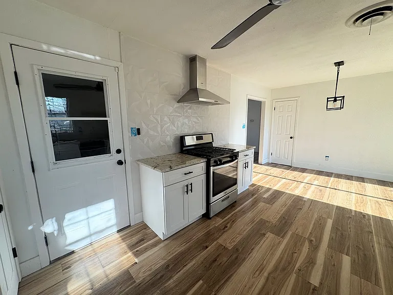 803 Hill St — Photo 7