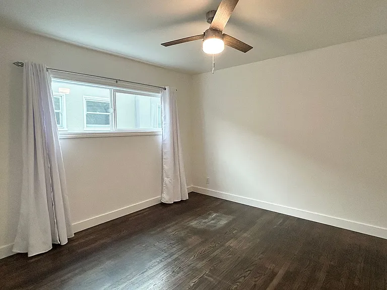 2219 E 10th st. in Long Beach! — Photo 6