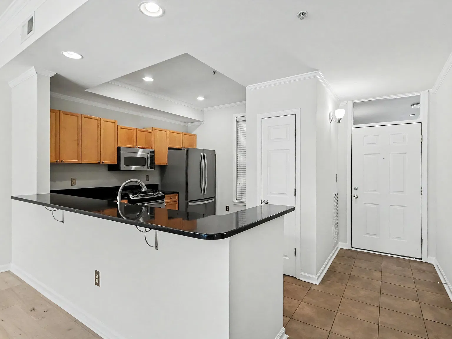 2 bed, 1419 sqft, $1,975 — Photo 2