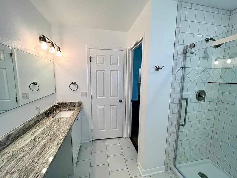 1014 E Fannin St — Photo 8