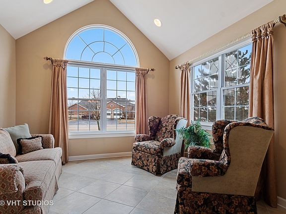 4th image of 408 Bennett Dr