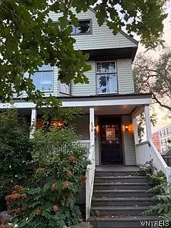 3 bed, 2.0 bath, 2581 sqft, $2,300 — Photo 1