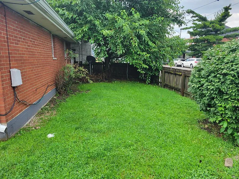 2102 Bickmore Ave — Photo 4