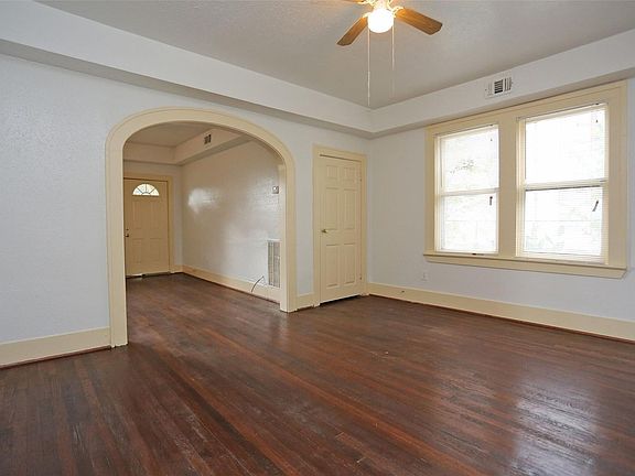 2nd image of 3015 Isabella St