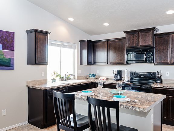 2nd image of 1746 E Deerhill Dr