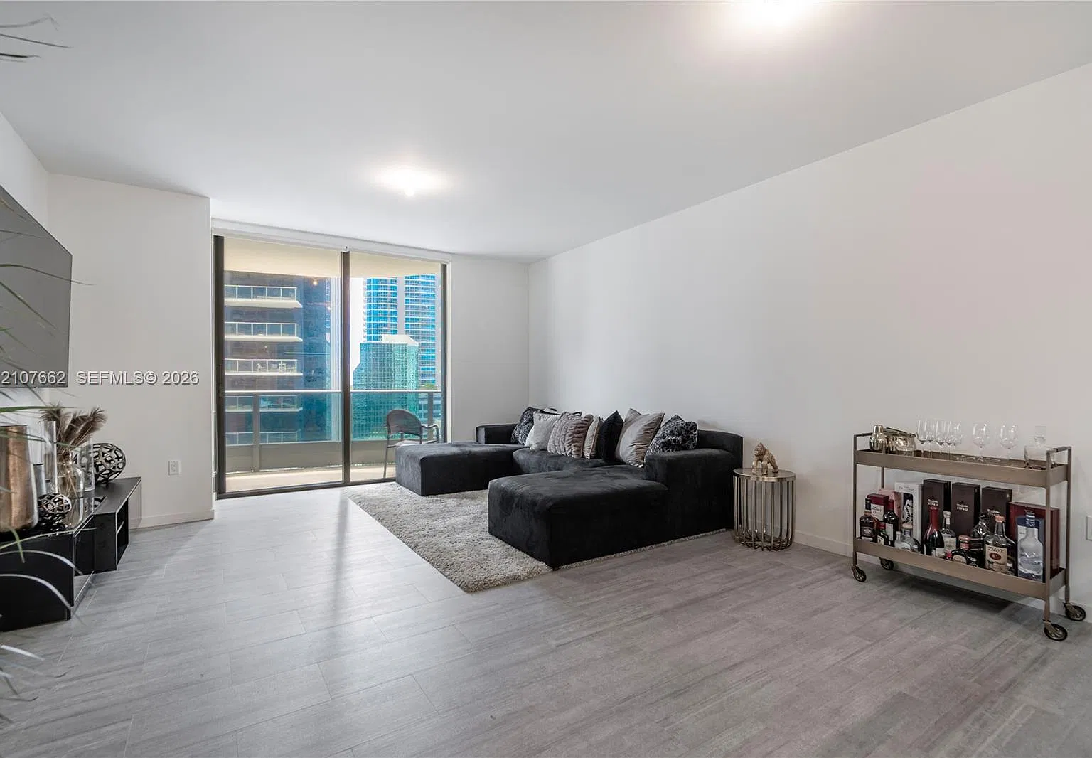 Brickell Flatiron Condo — Photo 4