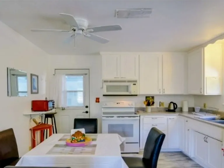 331 Bonite St — Photo 12