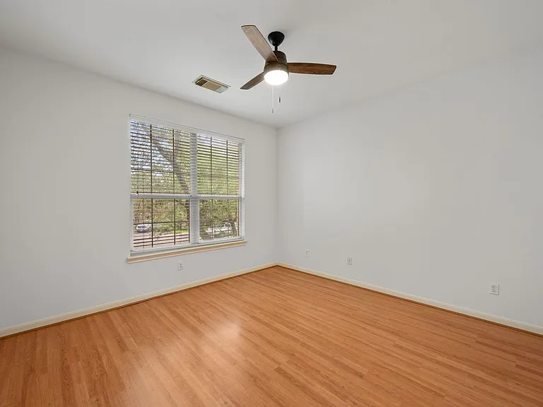 6920 Larue Belle Cv — Photo 33