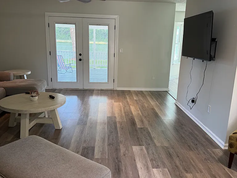 142 Hamilton Dr — Photo 2