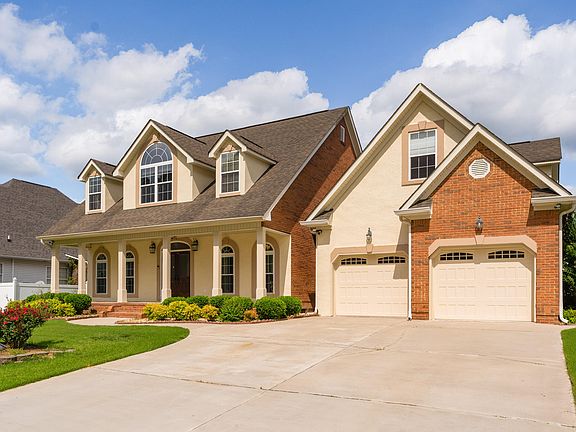 3rd image of 328 Champagne Cir