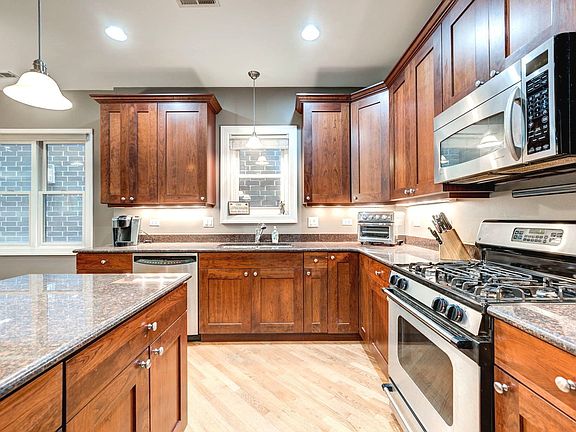 5th image of 1527 N Hudson Ave APT 3N