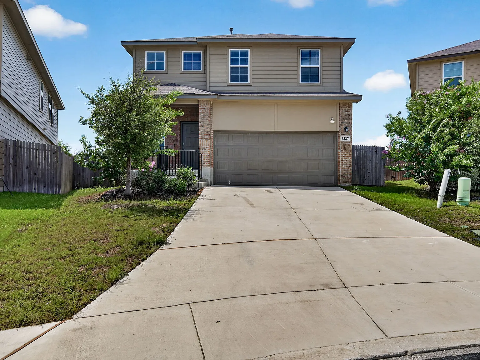 5 bed, 2493 sqft, $2,200 — Photo 2