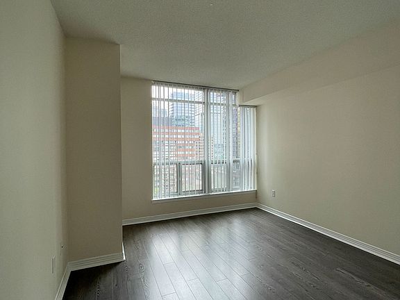 5th image of 18 Hillcrest Ave #701