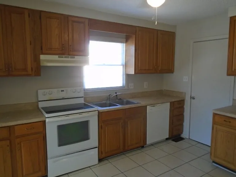 2253 Rustic Trl — Photo 7