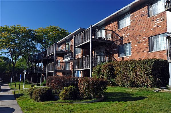Harbor Club Apartments