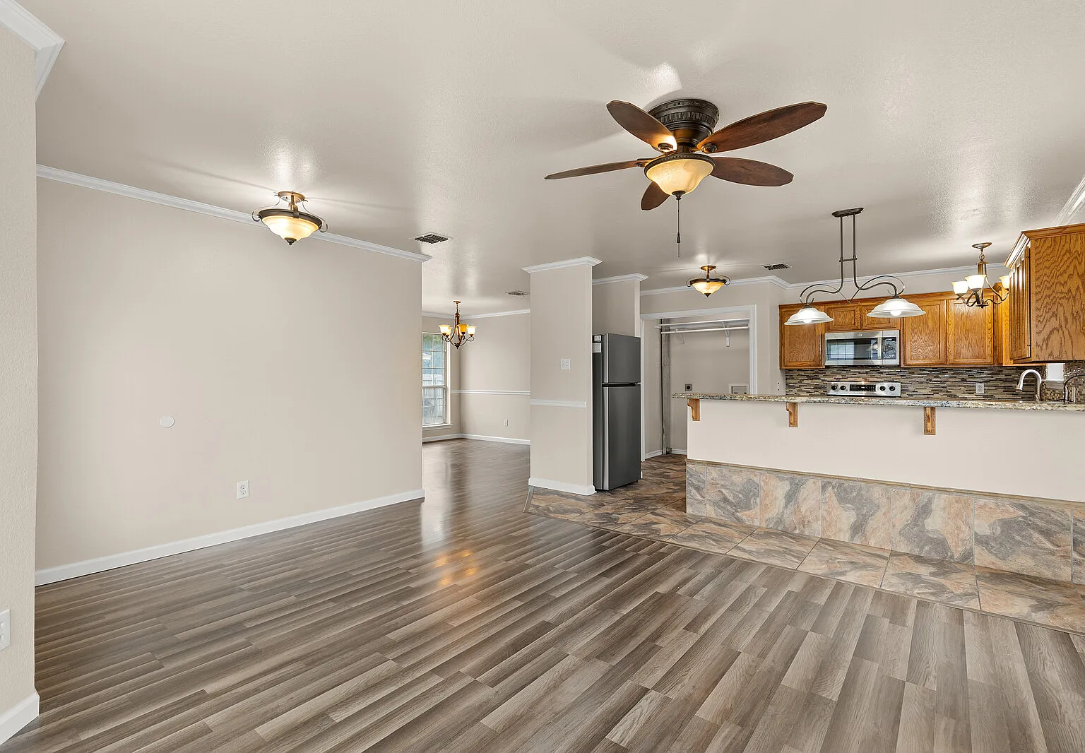 102 Applegrove Circle - 1 — Photo 2