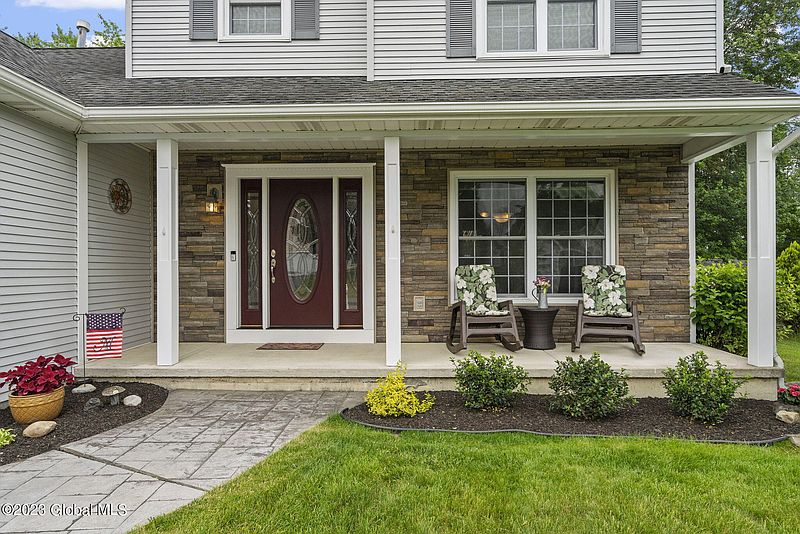 4th image of 32 Runnel Drive