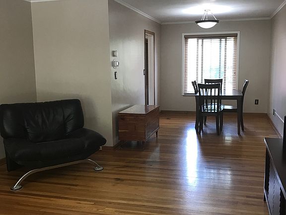 Front entry toward dining rm