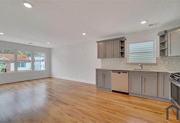 3rd image of 127 Brookdale Ave Floor 2