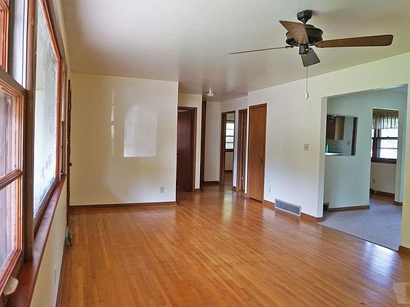 4th image of 1613 Victoria St