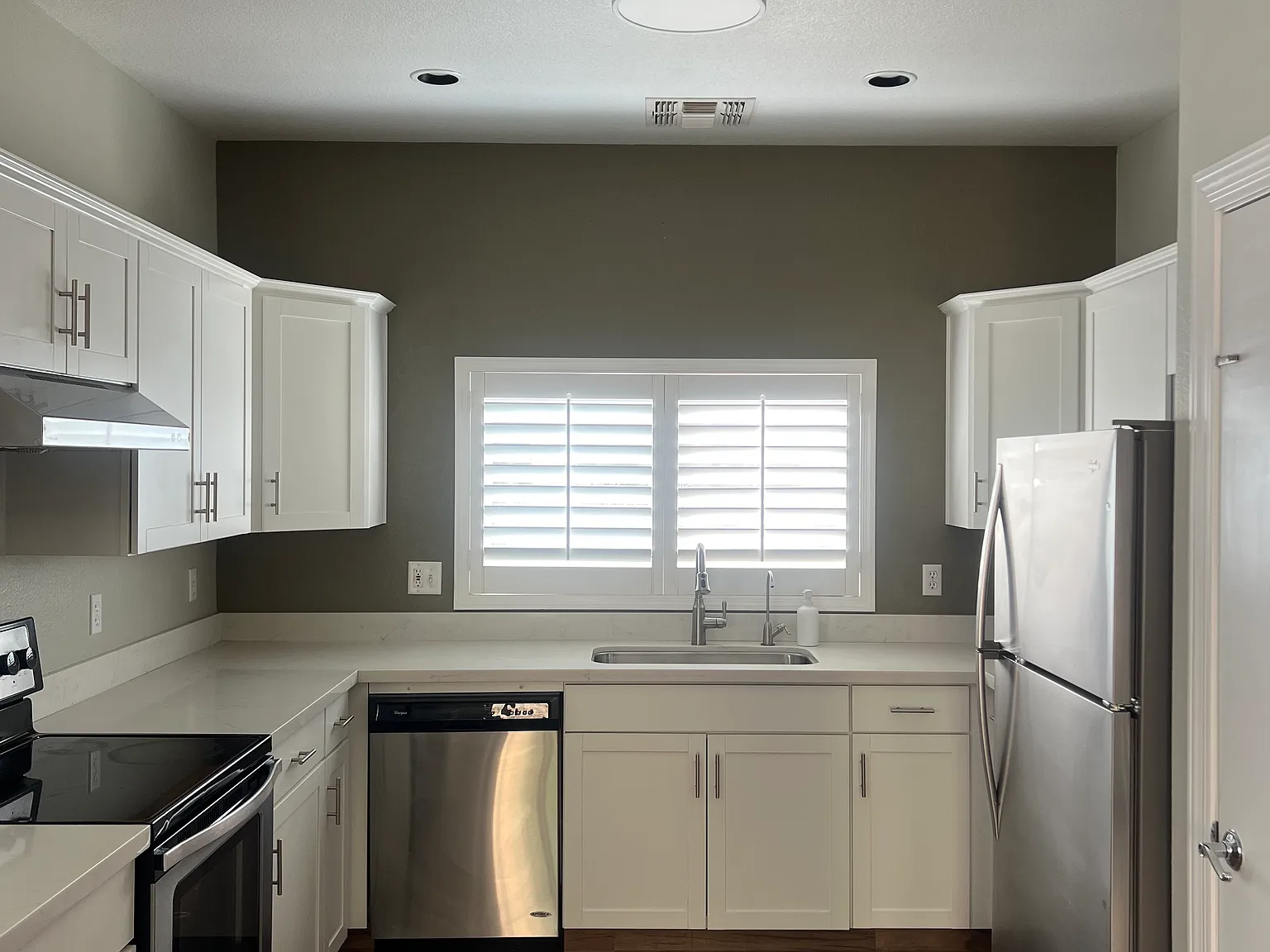 7500 E Deer Valley Rd — Photo 1