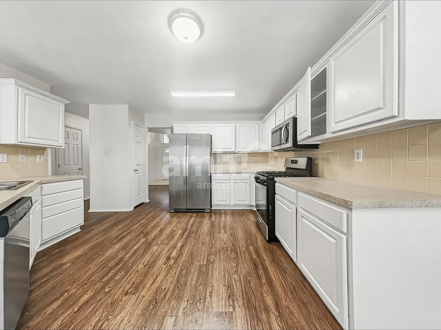 4 bed, 2.5 bath, 2639 sqft, $2,450 — Photo 3