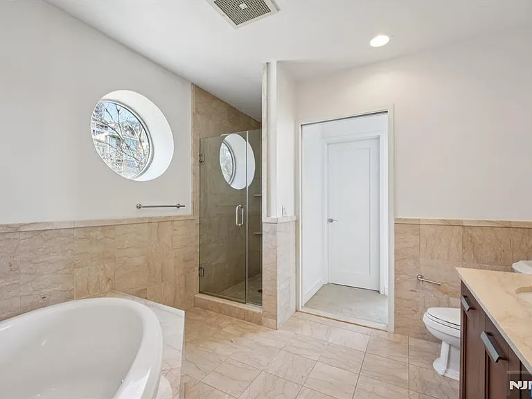 8100 River Rd #209 — Photo 18