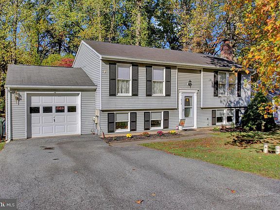 3rd image of 612 Morgan Dr E