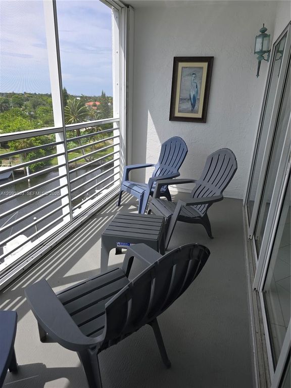 2731 NE 14th Street Cswy APT 636, photo 2