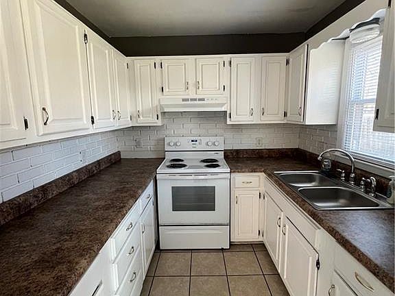 4th image of 4004 S Osage St