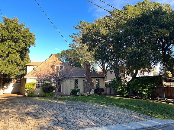 3rd image of 121 Alturas Dr