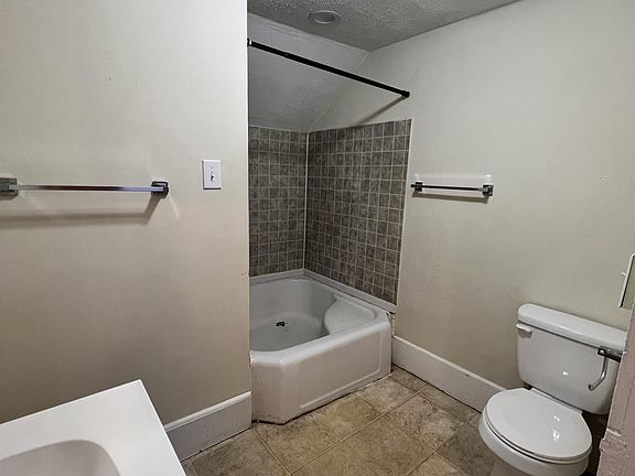 4th image of 1701 Grove Ave #1