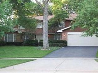 1051 Saxony Dr, Highland Park, IL