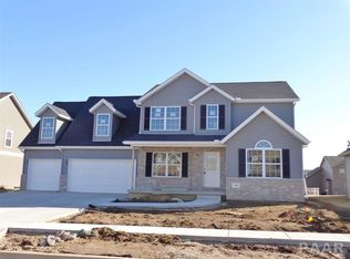 709 Drake Ln, Washington, IL 61571