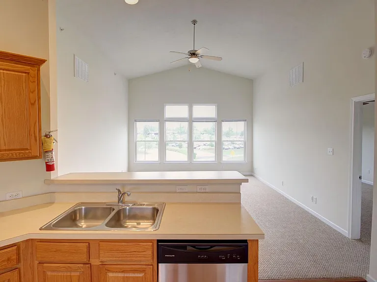 Scholar's Quad Collegiate Apartments — Photo 41