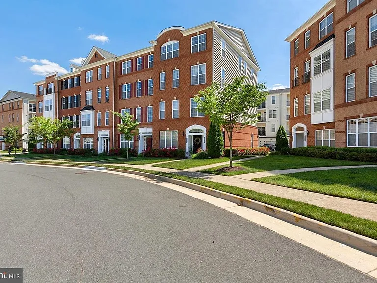 23792 Hopewell Manor Ter — Photo 2