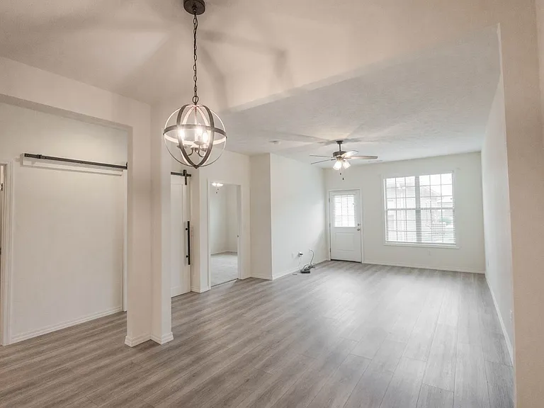 3051 W Cardinal St — Photo 3