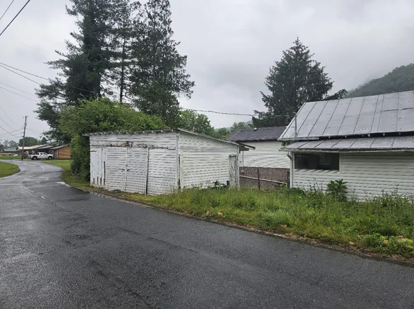 209 Spring St, Hampton, TN 37658