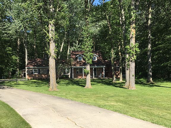 Curb appeal at is finest! 