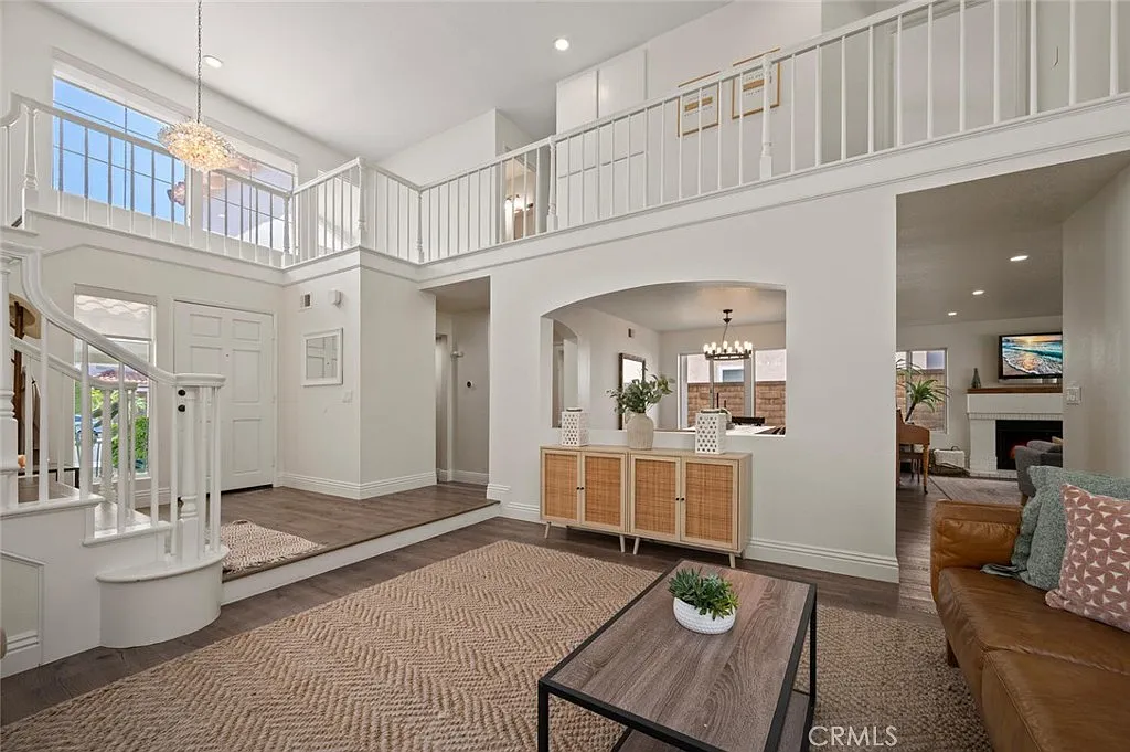 4 bed, 2427 sqft, $8,500 — Photo 4