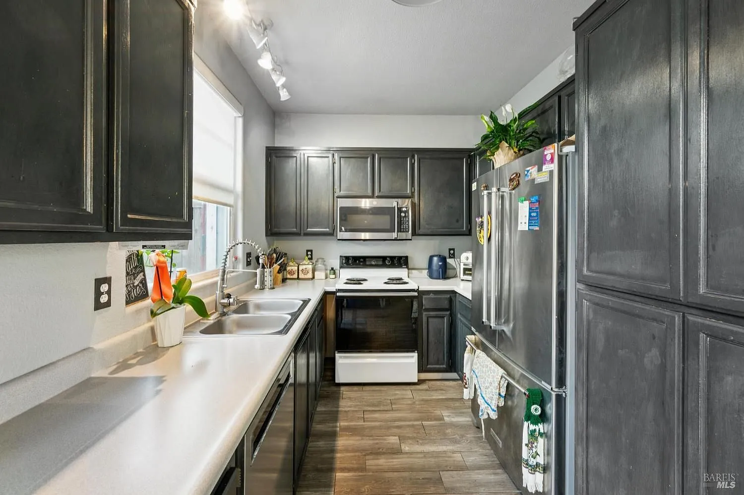 3 bed, 2.5 bath, 1127 sqft, $3,100 — Photo 1