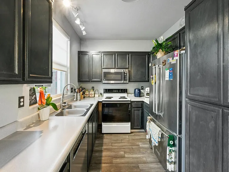 1507 Pinebrook Pl — Photo 1