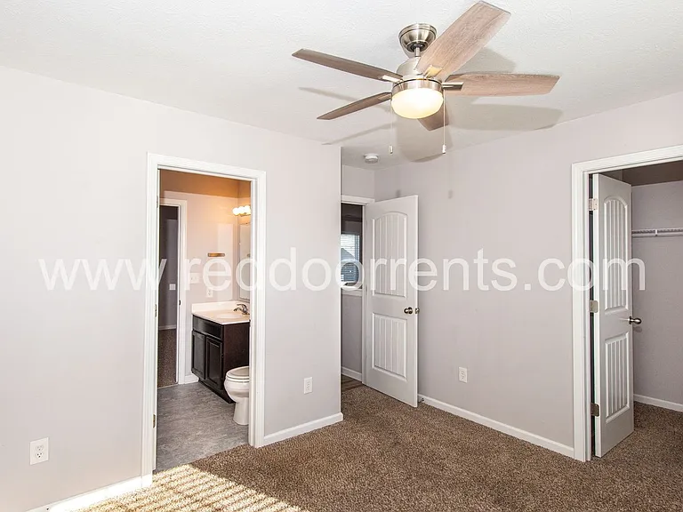 806 Kelly Pass — Photo 23