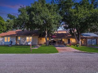 1604 J St, Floresville, TX 78114