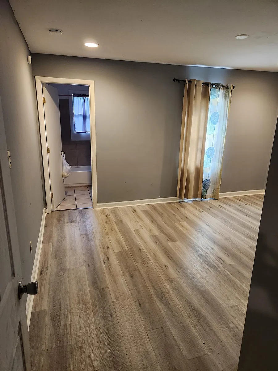 Master Bedroom + Master Bathroom - 514 Clays Ln
