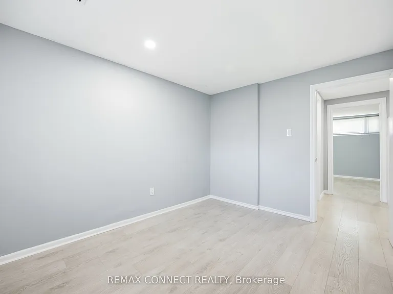 50 Palmerston Ave #LOWER — Photo 12