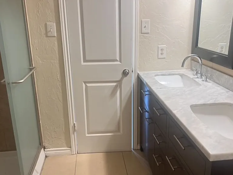 1901 Cloisters Dr #921 — Photo 20