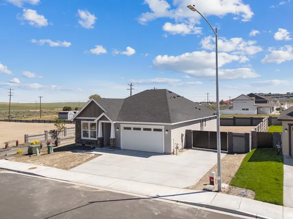 318 Tatoosh Ave, West Richland, WA 99353