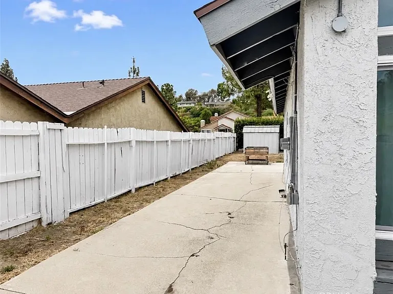 1525 Meadow Glen Rd — Photo 14