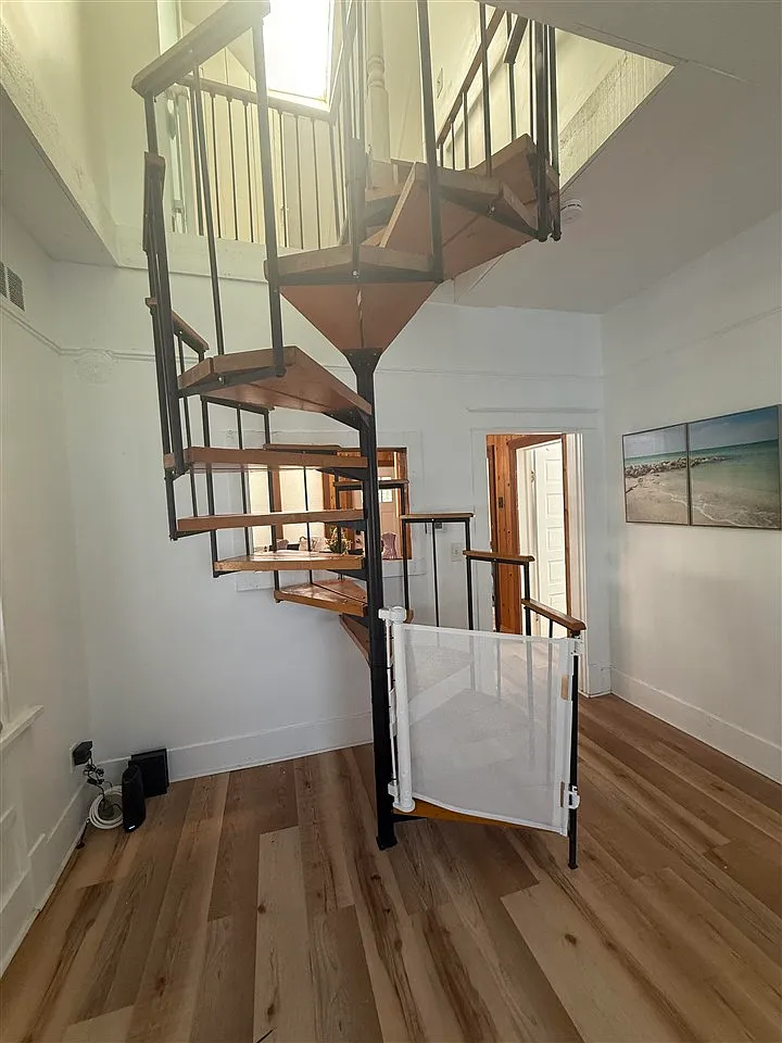 5 bed, 2.5 bath, 1215 sqft, $2,750 — Photo 4